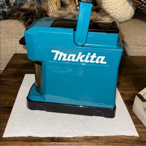 Makita 3-Cup 18-Volt LXT/12-Volt MAX CXT Lithium-Ion Teal Cordless Coffee Maker - Picture 7 of 13